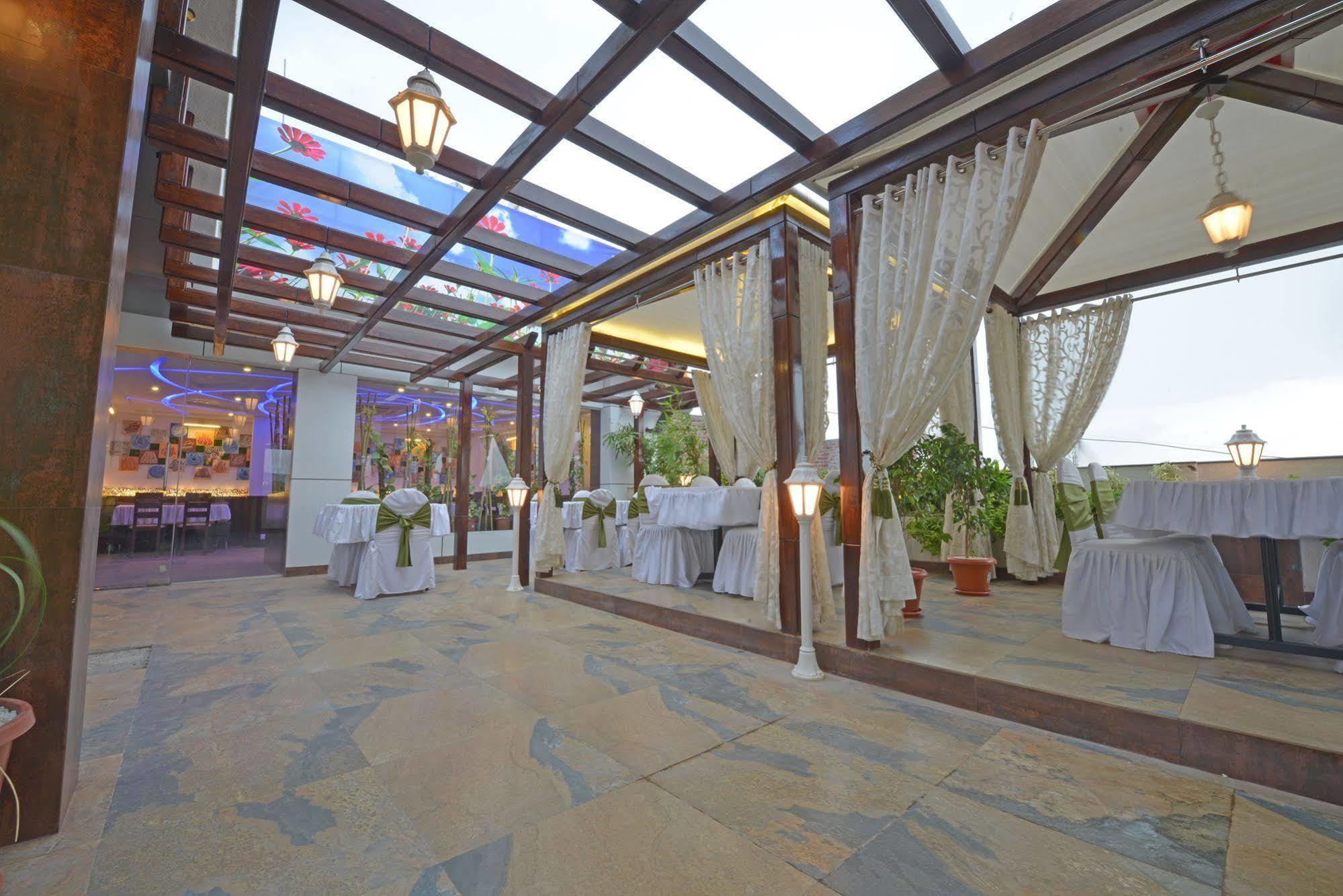 Hotel Jp International Aurangábád Kültér fotó
